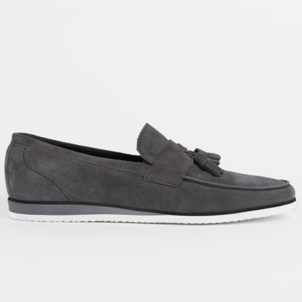 Loafers gri din piele întoarsă cu ciucuri decorativi