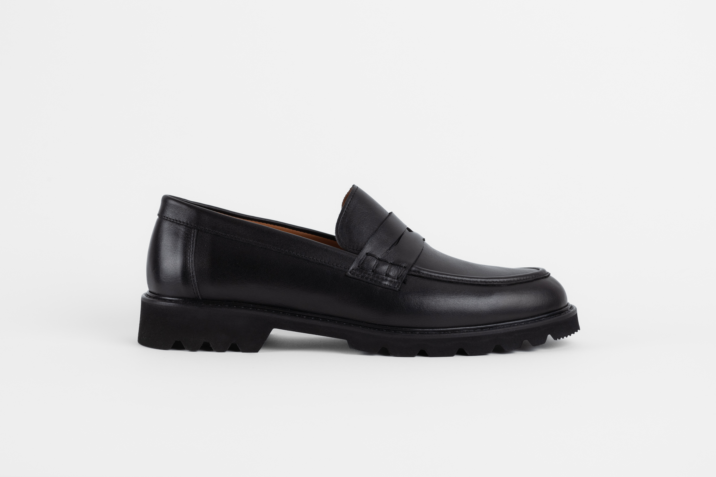 Loafers negri din piele naturală cu talpă robustă Loafers negri din piele naturală cu talpă robustă