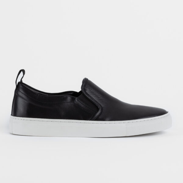 Slip-on negri din piele naturală cu talpă albă
